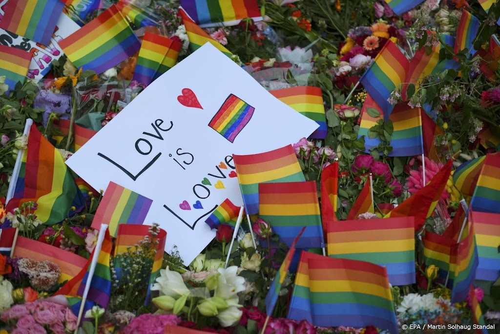 Herdenkingsdienst in Oslo voor slachtoffers schietpartij gayclub