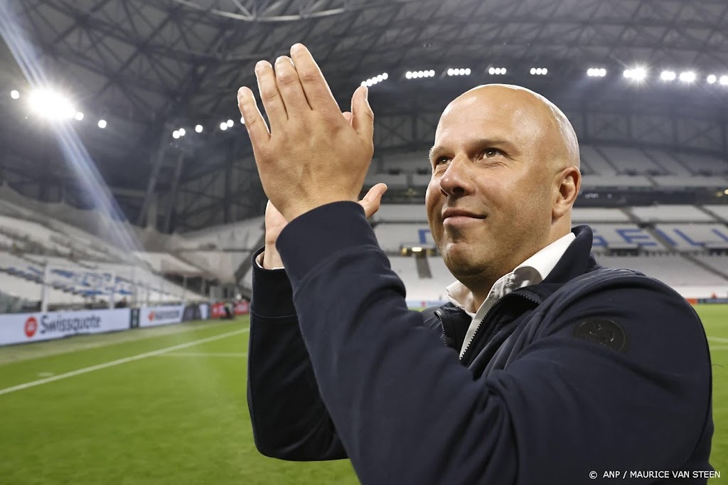 Collega's verkiezen Slot tot beste trainer in Eredivisie