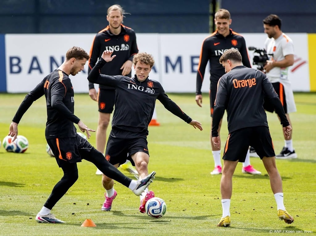 Koeman houdt Van de Ven en Summerville tegen Tunesië op de bank