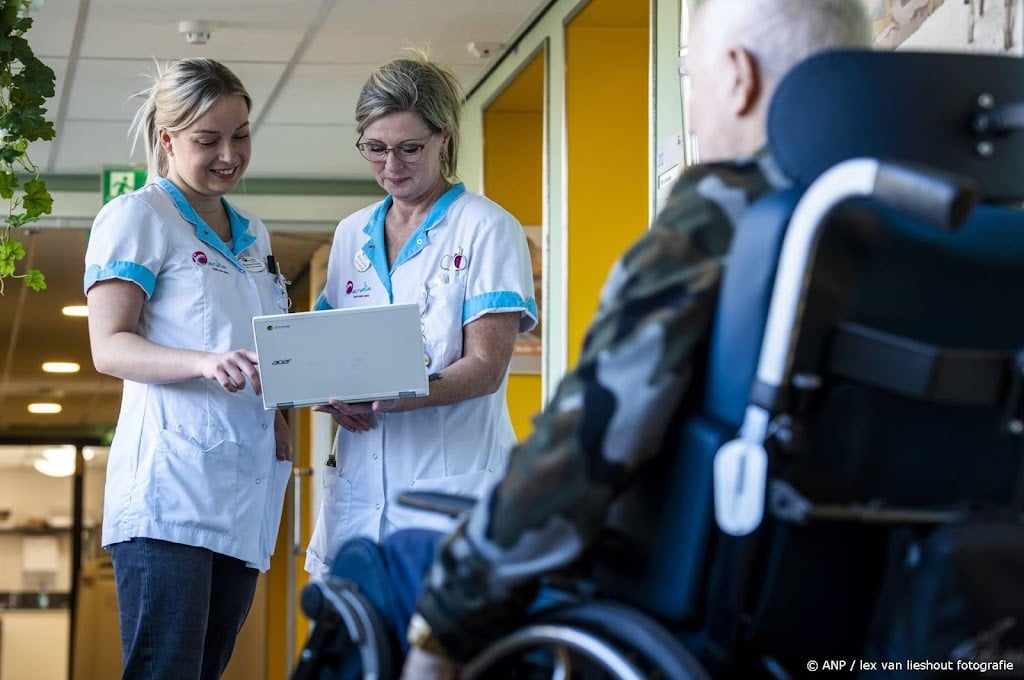 Personeel verpleeg- en thuiszorg krijgt er 7,4 procent loon bij