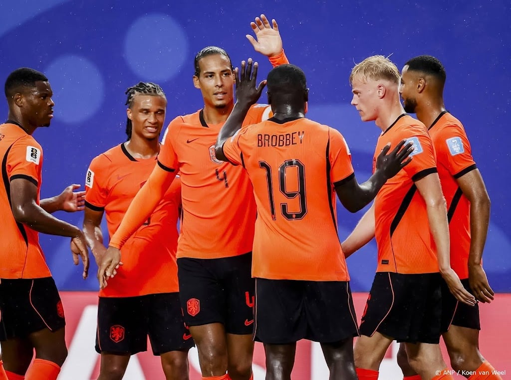Oranjebus bij WK voor rit van 1800 kilometer op weg naar Mexico 