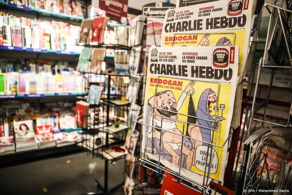 Vrouw in T-shirt van Charlie Hebdo aangevallen met mes in Londen