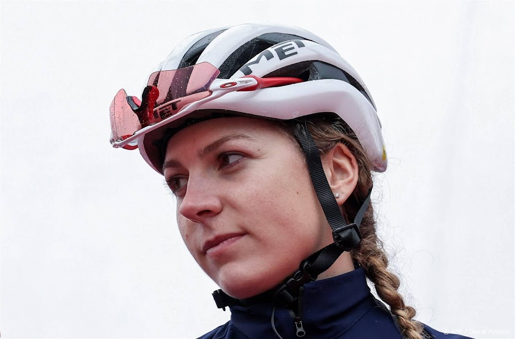 Kastelijn zegeviert na solo in langste etappe Tour de France