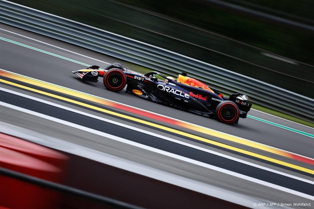 Verstappen achter McLarens in tweede vrije training op Spa