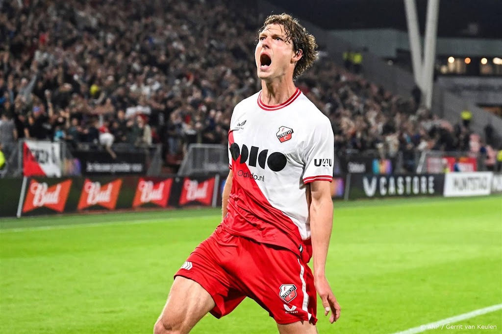 Spits Lammers tekent voor drie seizoenen bij FC Twente