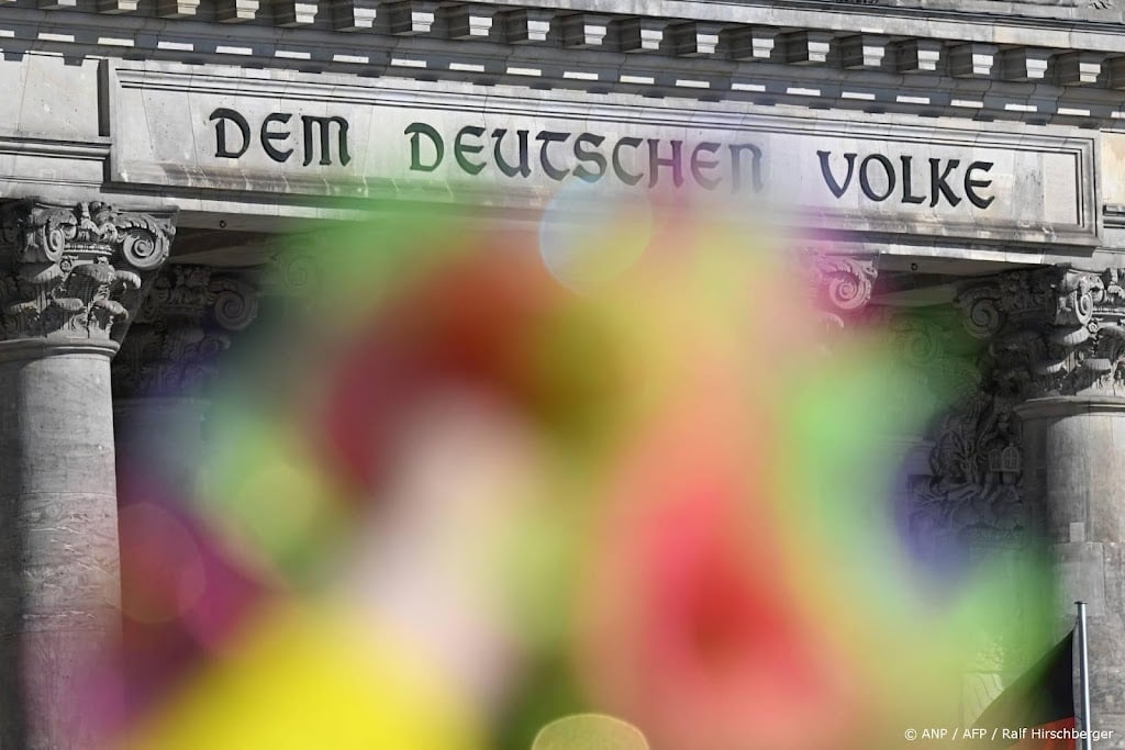 Vlaggen bij Duits parlement halfstok na aanslag bij Pride