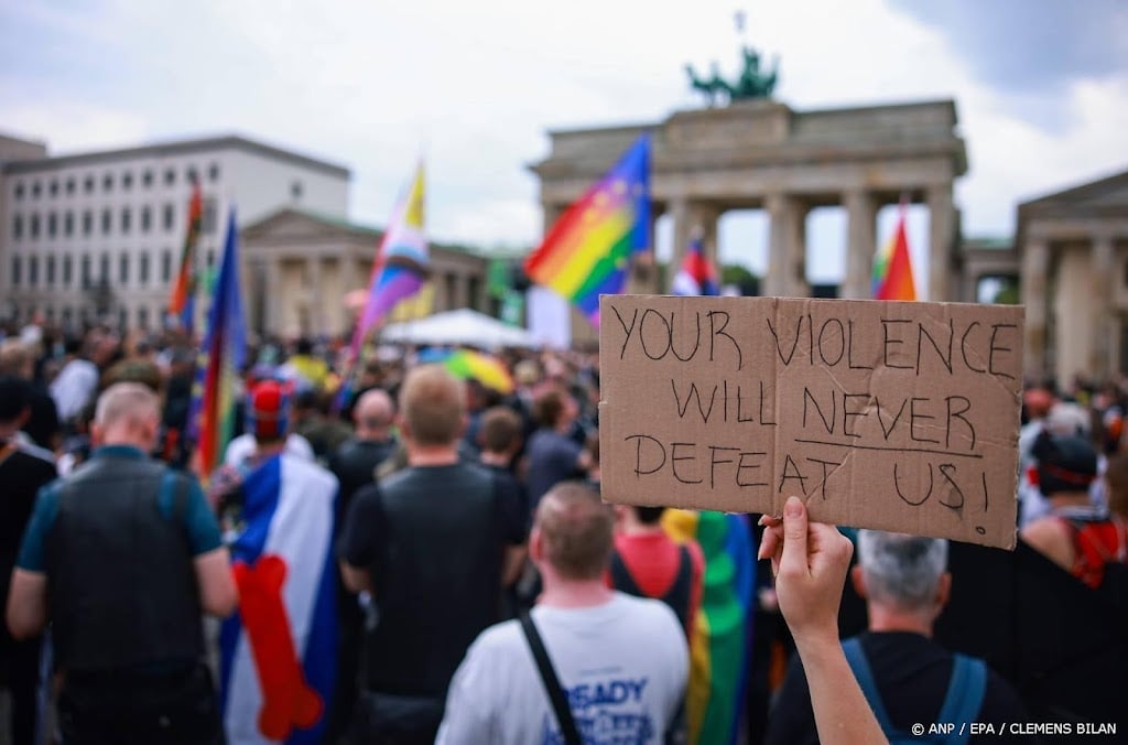 Grote steunbetuiging in Berlijn na aanslag bij Pride