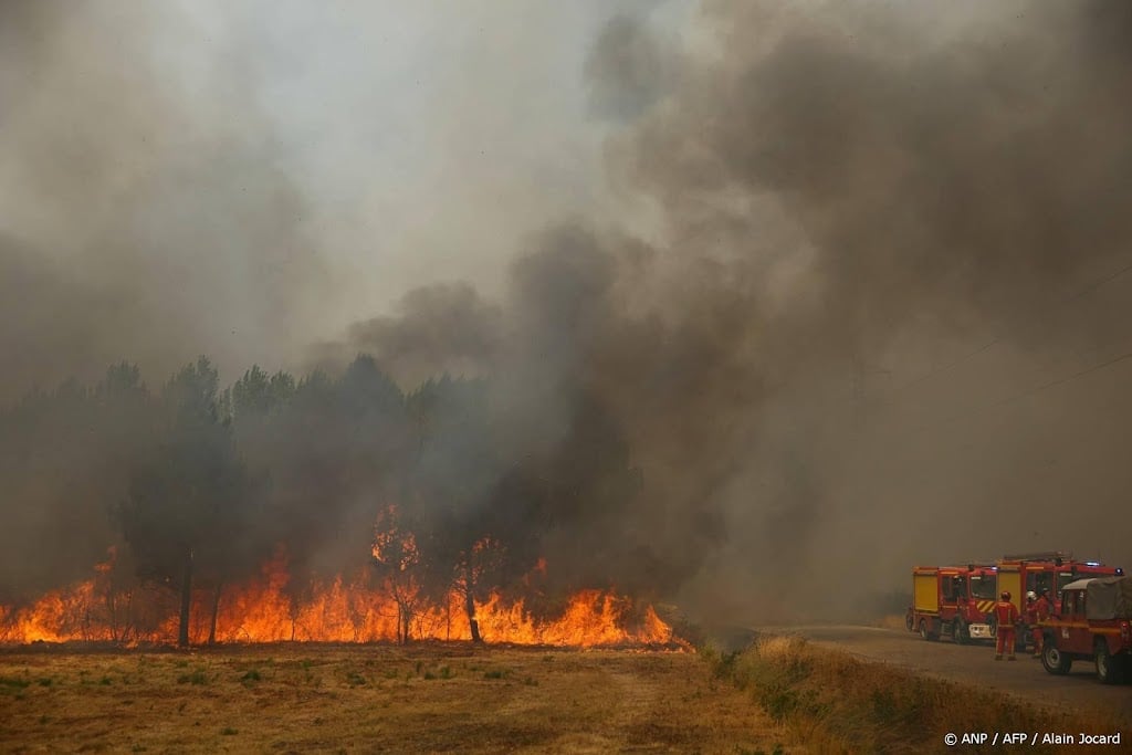 Franse branden leiden voor het eerst tot 'pyrocumulonimbus'