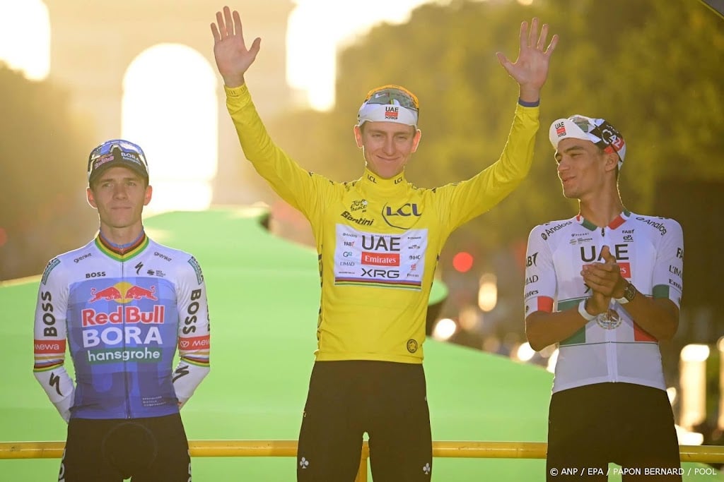 Pogačar, Evenepoel en Del Toro op eindpodium Tour de France