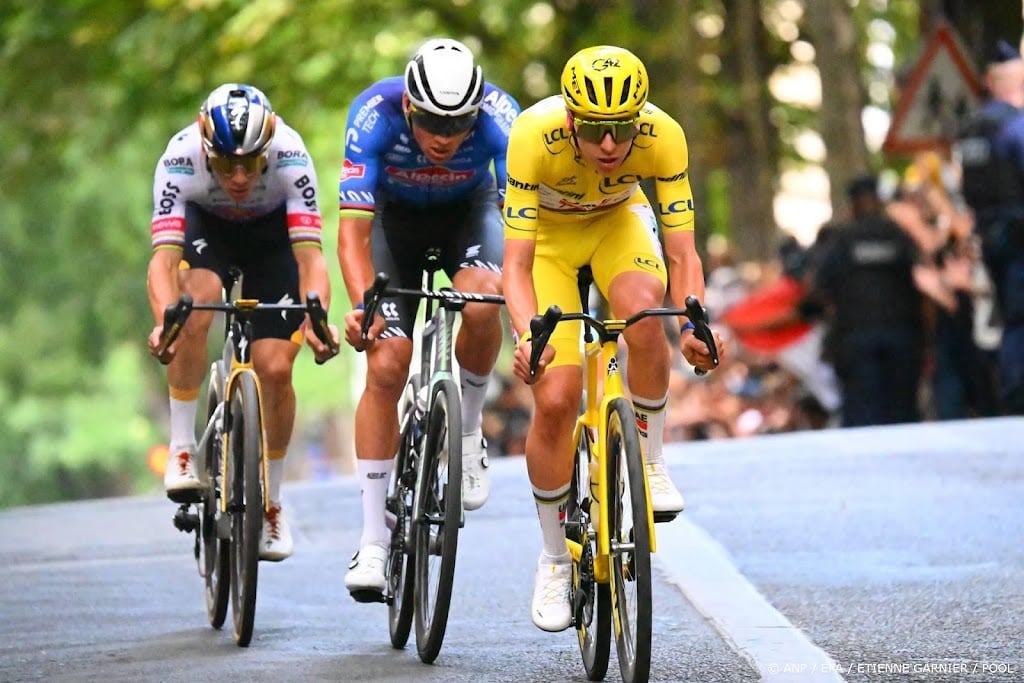 Evenepoel trots op tweede plek Tour achter recordhouder Pogačar