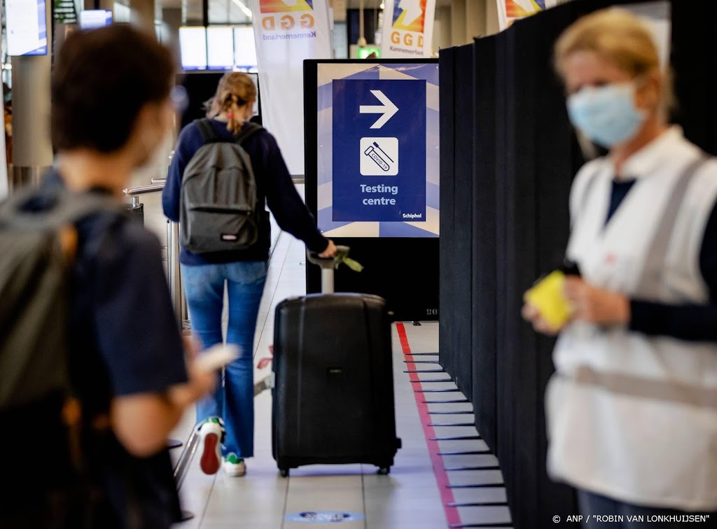 Kamer: teststraat Schiphol moet meer testen, langer open