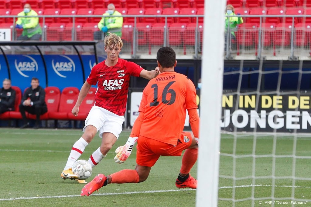 AZ ontsnapt en mag door invallers nog dromen van Champions League
