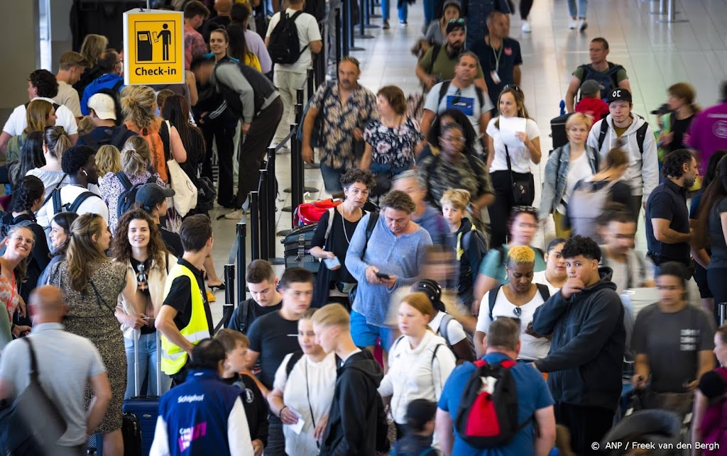 Schiphol hoopt op schrappen maximum aantal reizigers na oktober