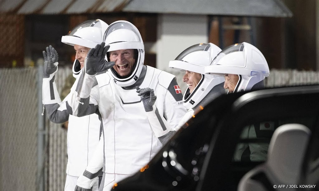 SpaceX-raket met vier astronauten onderweg naar ISS 