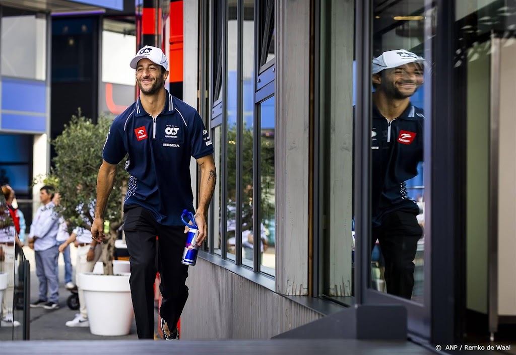 Ricciardo met gebroken middenhandsbeentje voorlopig aan de kant