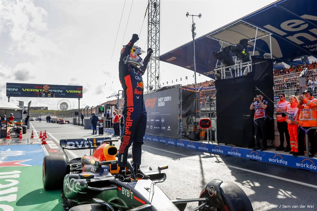 Verstappen moest even wennen aan regen en wind in Zandvoort
