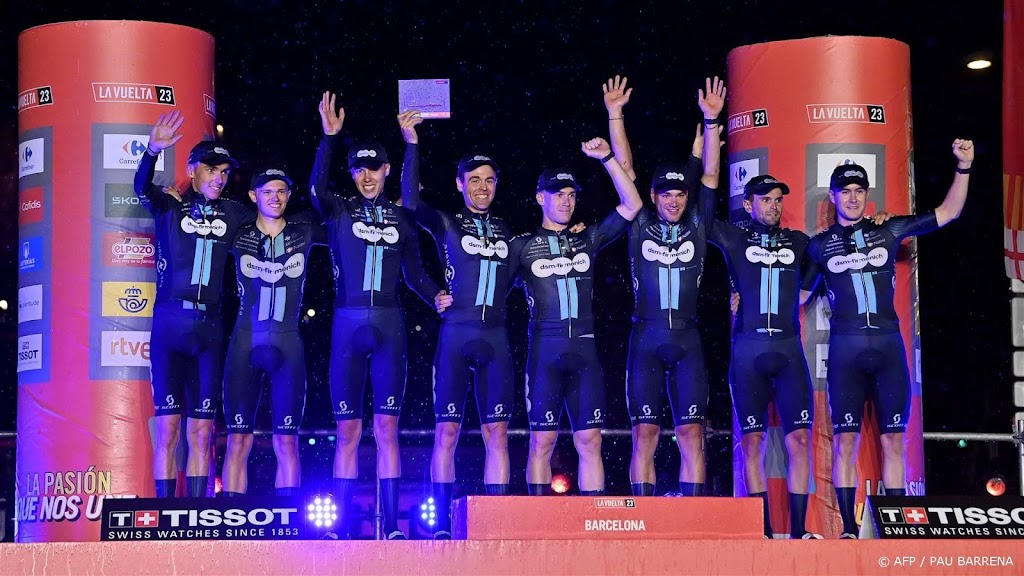 Wielerploeg DSM-Firmenich wint kletsnatte ploegentijdrit Vuelta