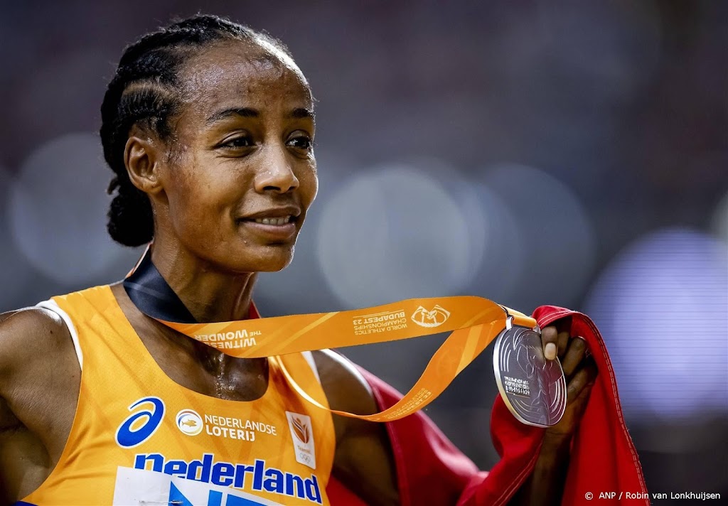 Hassan 'superfris' na drie afstanden en twee medailles op WK