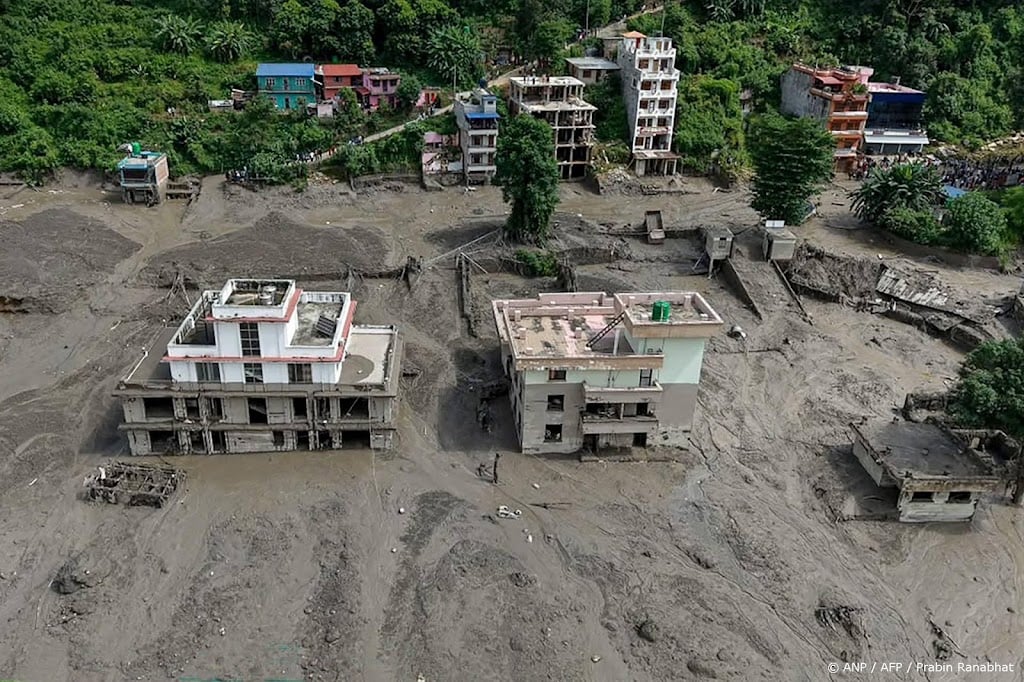 Toeristen vermist na overstroming Nepal, ook Nederlander