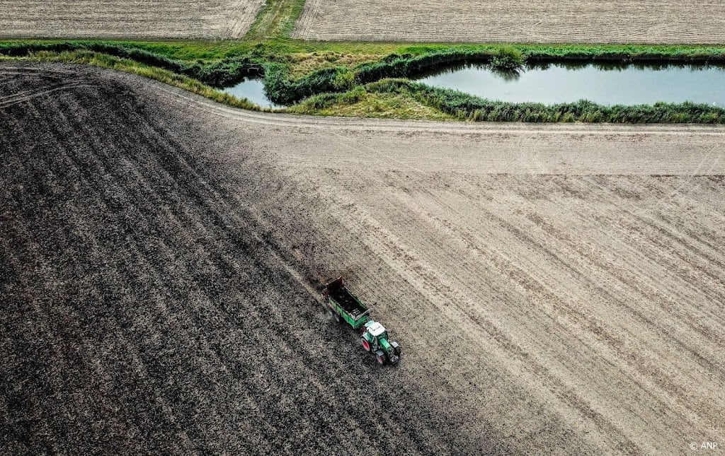 Boeren mogen door droogte langer mest uitrijden op grasland