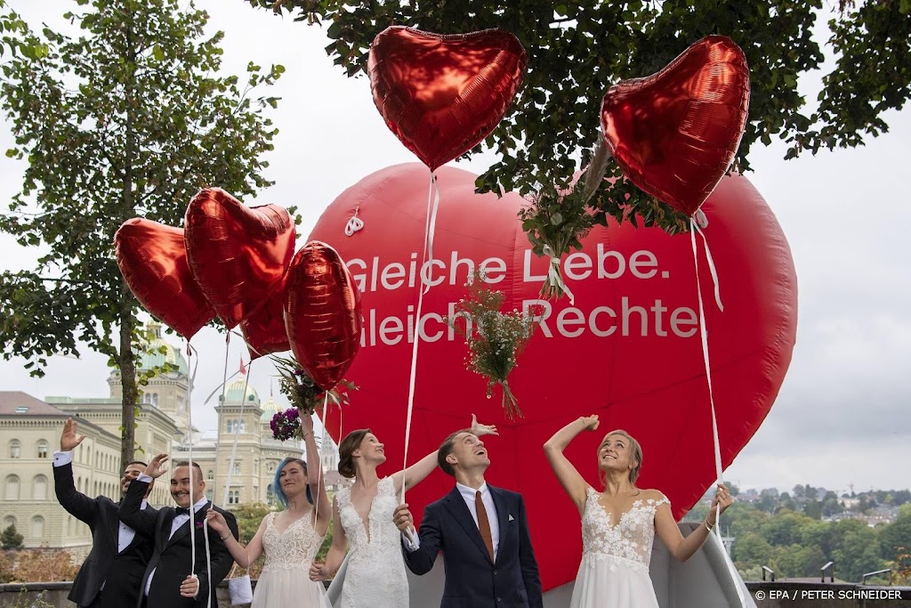 Ruime meerderheid Zwitsers steunt homohuwelijk in referendum