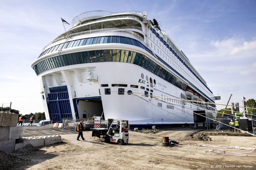 Noodopvang asielzoekers op cruiseschip Velsen-Noord kan doorgaan