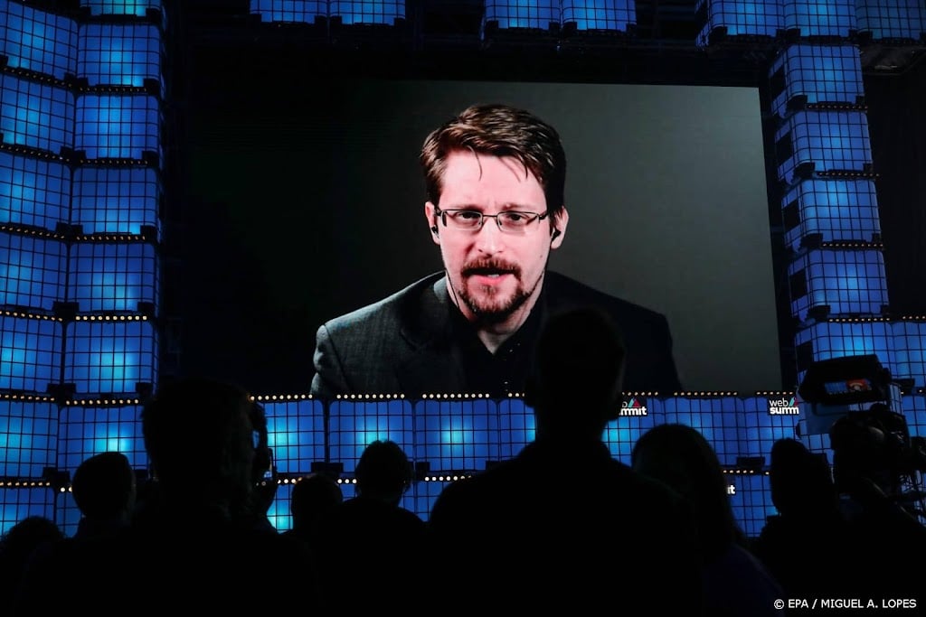 Poetin verleent klokkenluider Snowden Russisch staatsburgerschap 