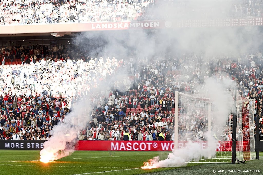 Ajax stapt niet naar de rechter en speelt woensdag tegen Feyenoord