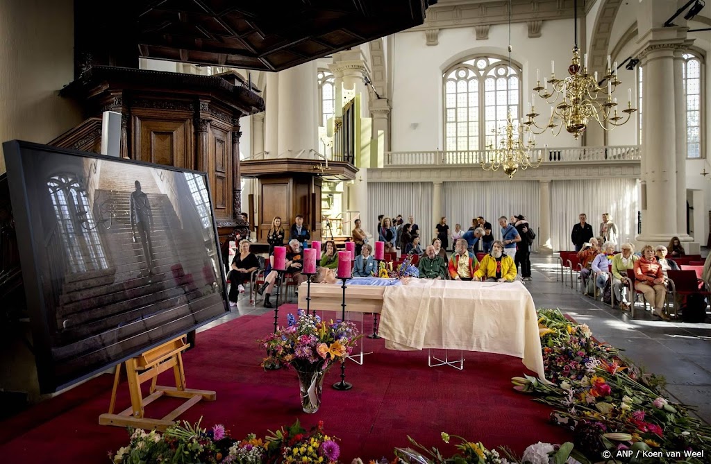Leven Erwin Olaf na uitvaart gevierd bij Homomonument