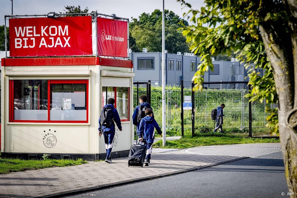 Beleggersclub wil opheldering Ajax over onderzoek naar Mislintat
