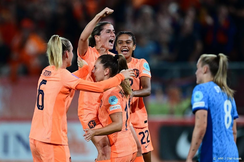 Voetbalsters verslaan Engeland en houden zicht op Spelen