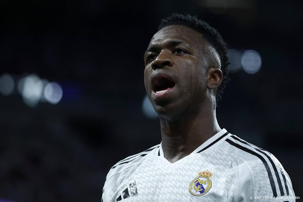 Fan krijgt voorwaardelijke celstraf na excuus aan Vinícius
