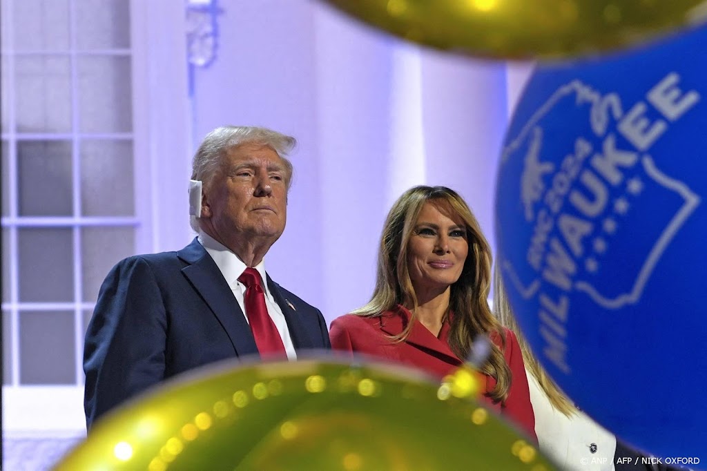 Melania Trump laakt 'mainstream media' en Democraten over geweld 