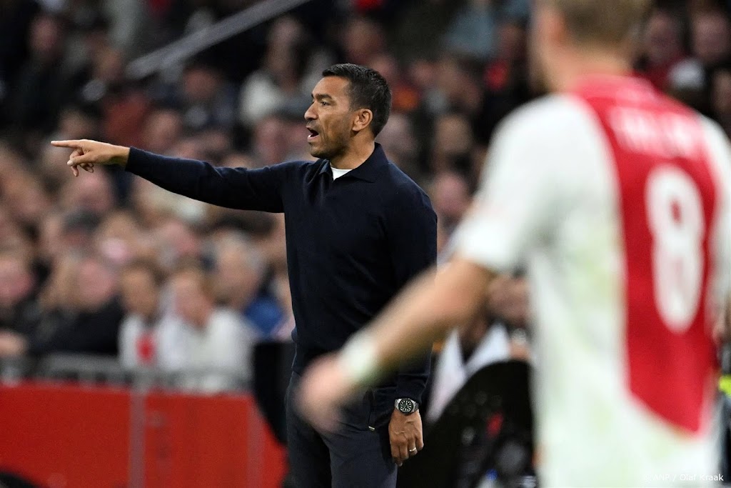 Van Bronckhorst wil nederlaag tegen Ajax snel vergeten