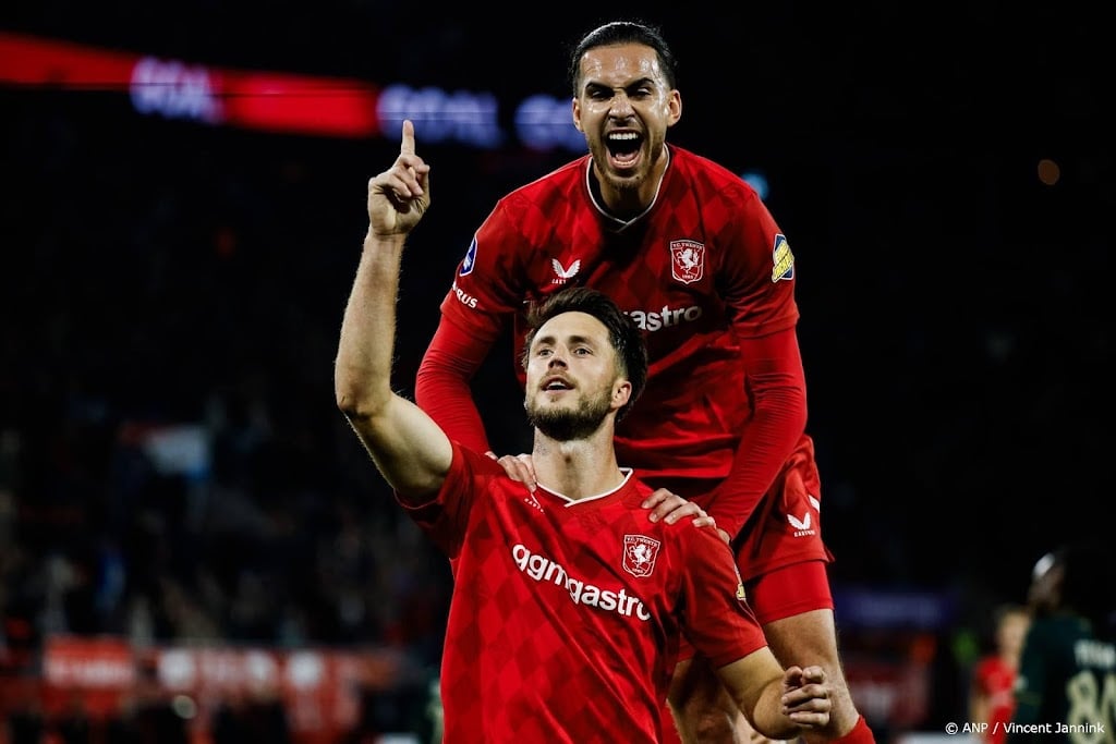 FC Twente bezorgt Van den Brom tegen Fortuna ook eerste thuiszege