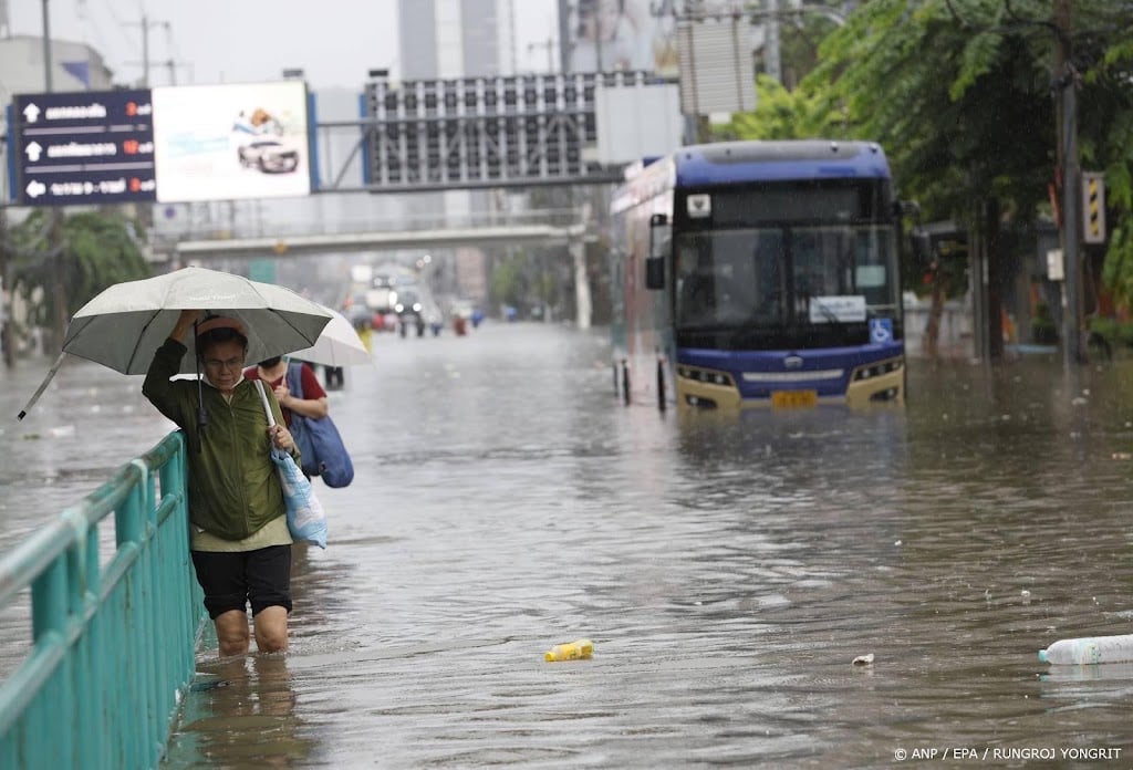 Reisorganisatie past routes aan om overstromingen Bangkok