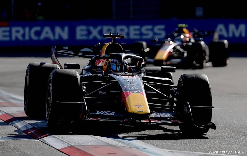 Russell blijft ontketende Verstappen net voor en wint GP in Bakoe