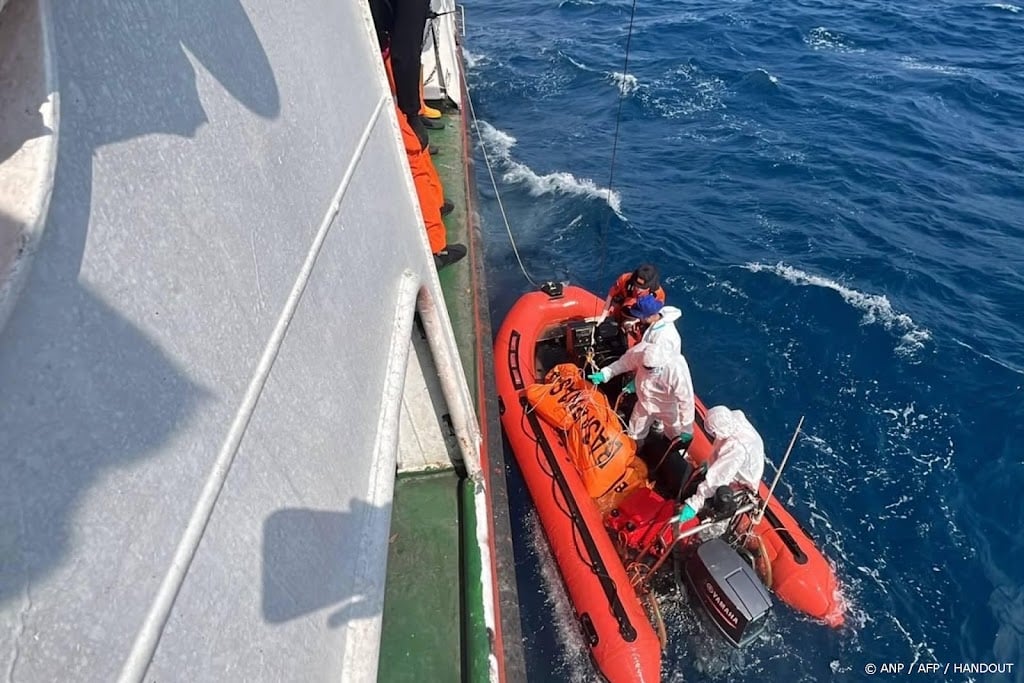 Dodental na zinken veerboot Indonesië stijgt naar 64