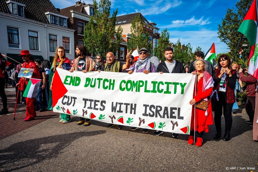 Pro-Palestijnse demonstratiemars door binnenstad van Leiden