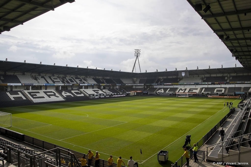 Heracles verstevigt koppositie eerste divisie na winst op Vitesse