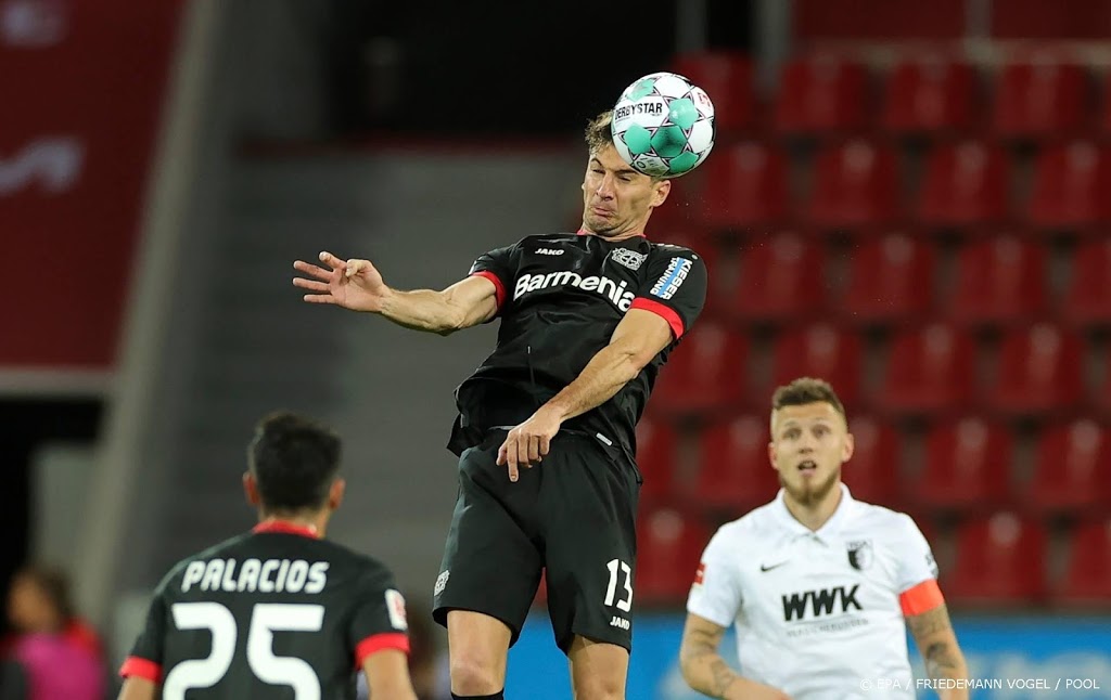 Spits Alario leidt Leverkusen langs FC Augsburg