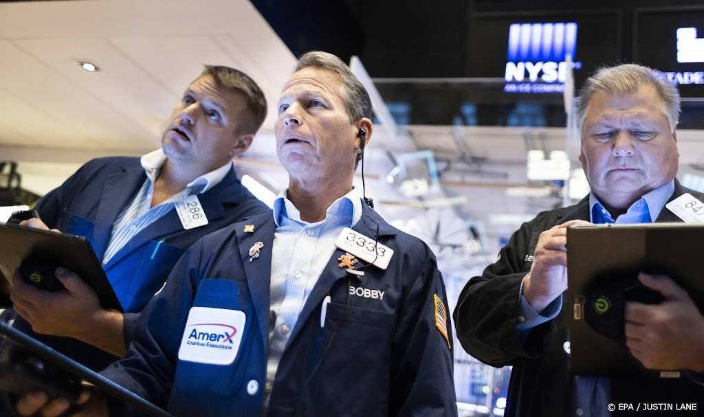 Facebook zakt op Wall Street, nieuwe records voor Dow en S&P 500