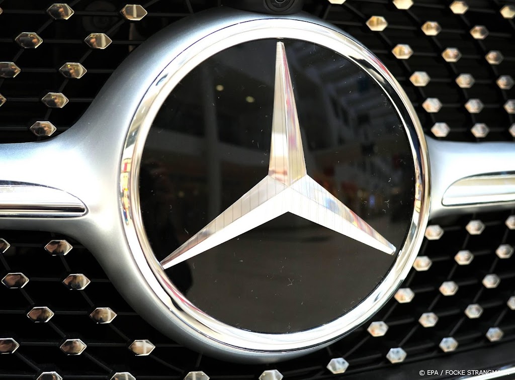 Mercedes-Benz verhoogt opnieuw verwachting na sterke verkopen