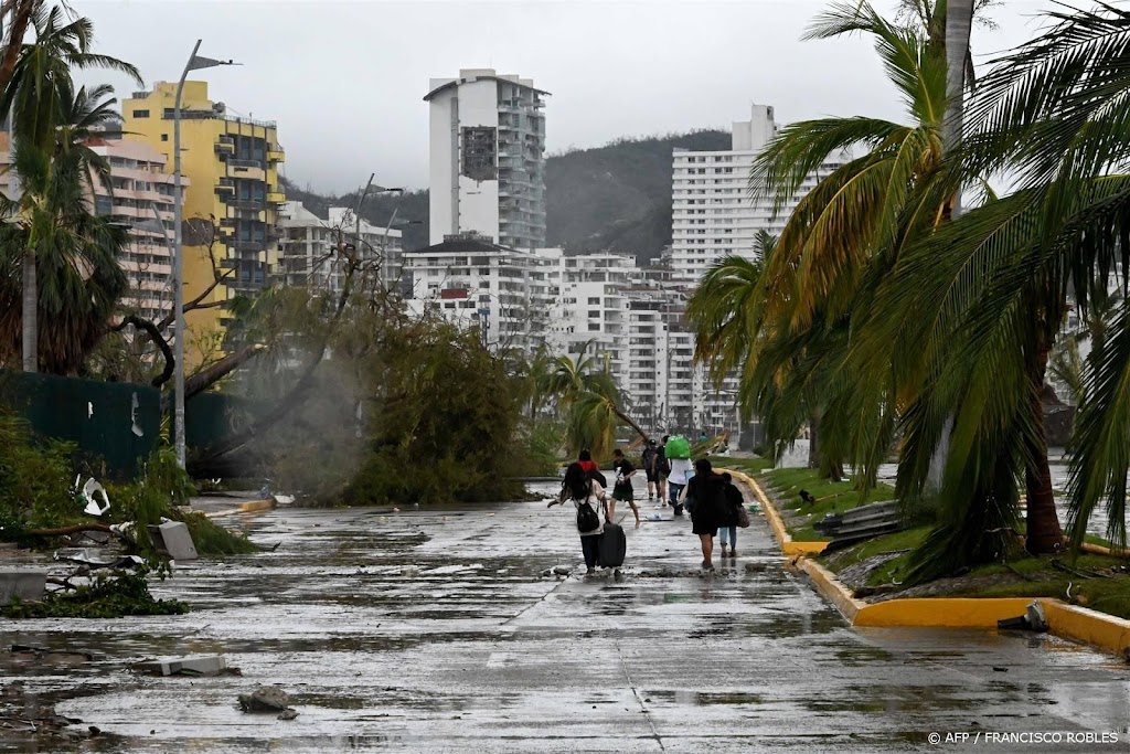 Mexicaanse president bezoekt door Otis geteisterde Acapulco