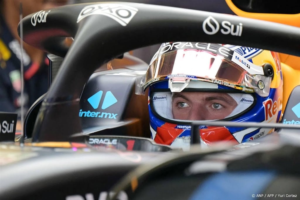 Sainz snelste op tweede training in Mexico, Verstappen motorpech