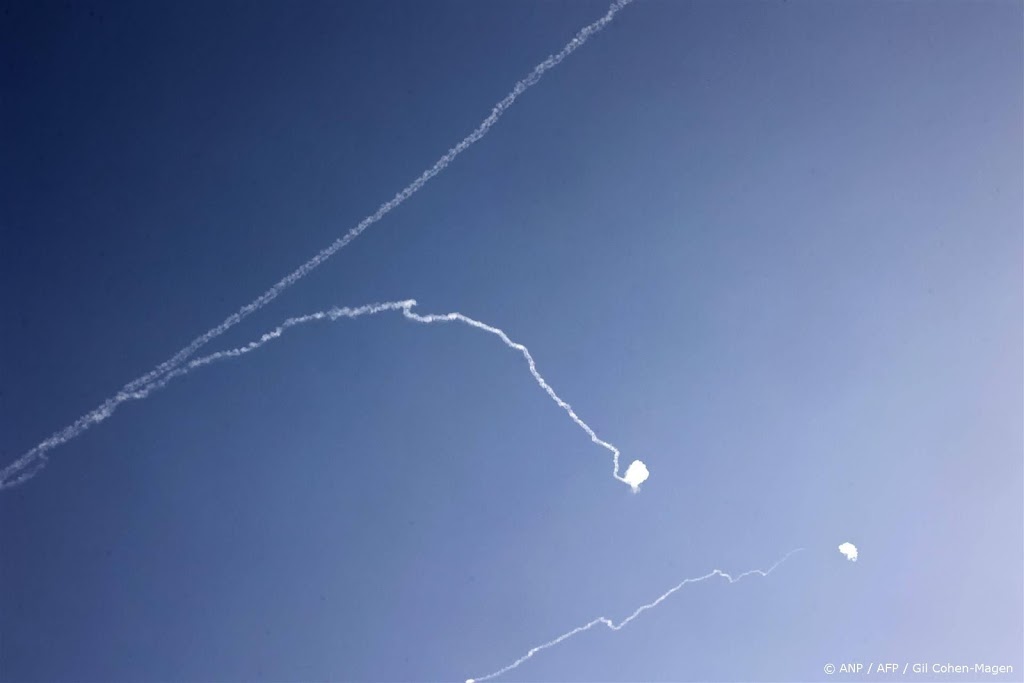Hezbollah vuurt raketten af op Israël in nasleep aanval op Iran