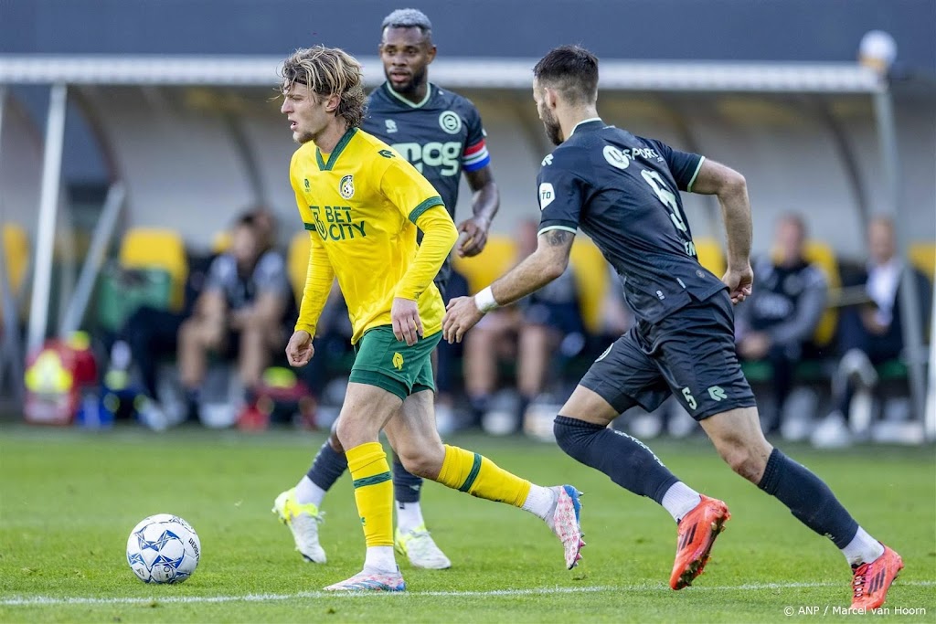 Fortuna wint van FC Groningen na vreemde eigen goal van Bacuna