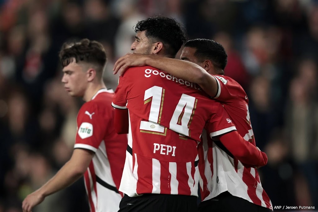 PSV ook in tiende competitieduel tegen PEC eenvoudig naar zege