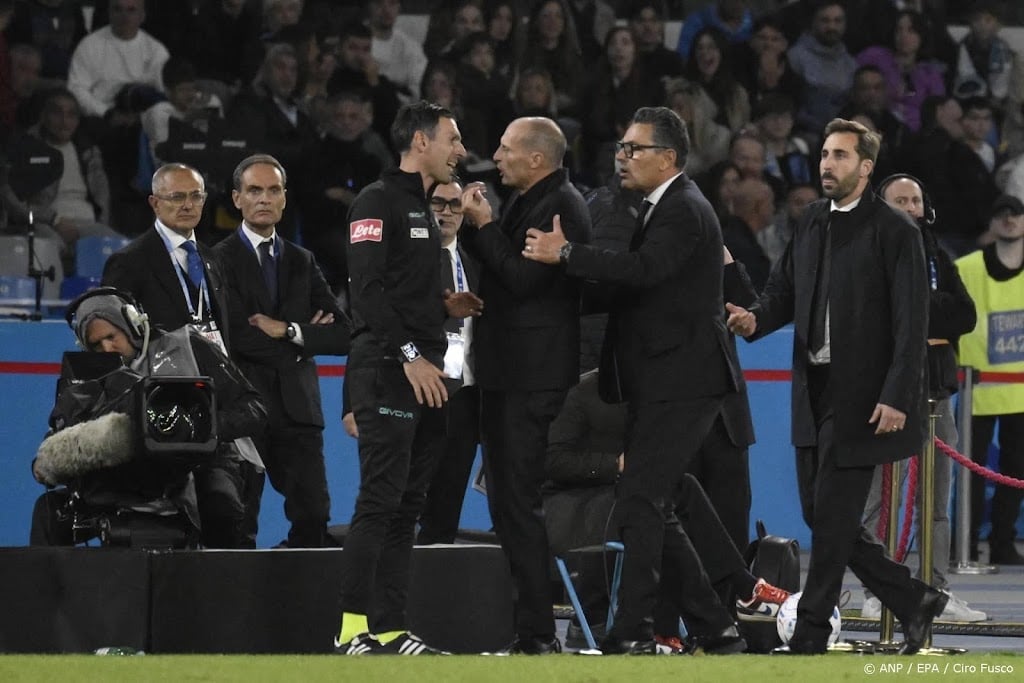 Coach Allegri van Napoli twee duels geschorst 