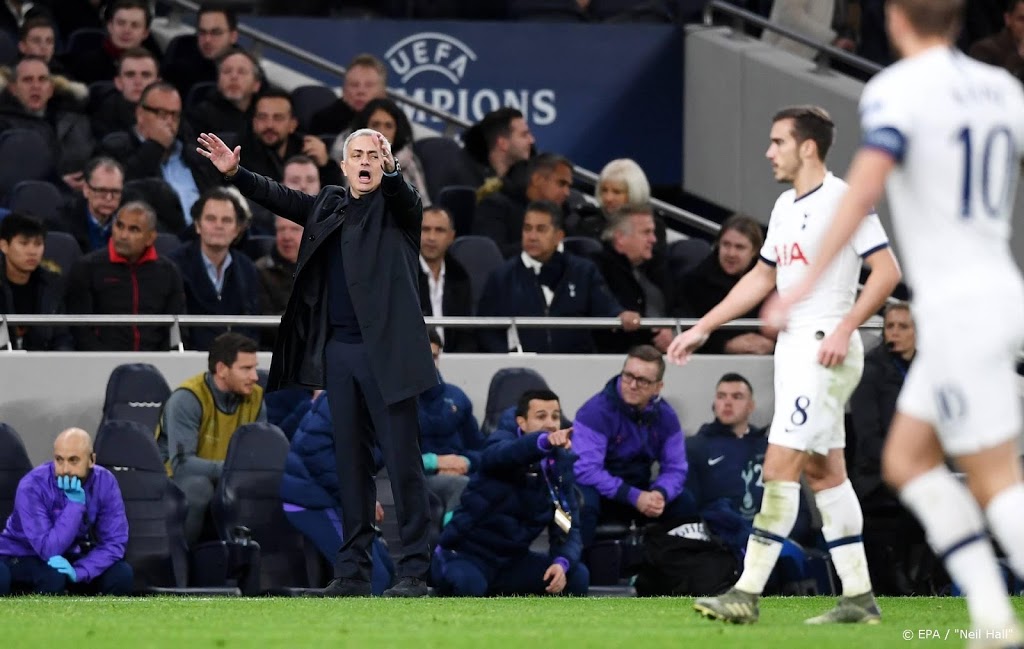 Mourinho buigt met Spurs achterstand om